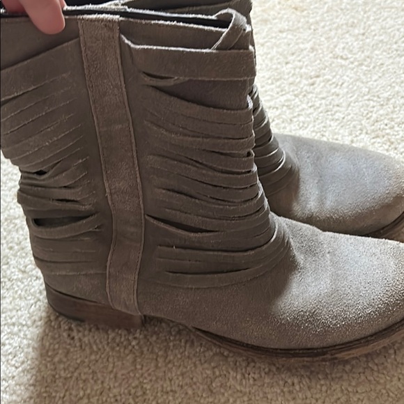 Unique gray boots - Picture 1 of 4